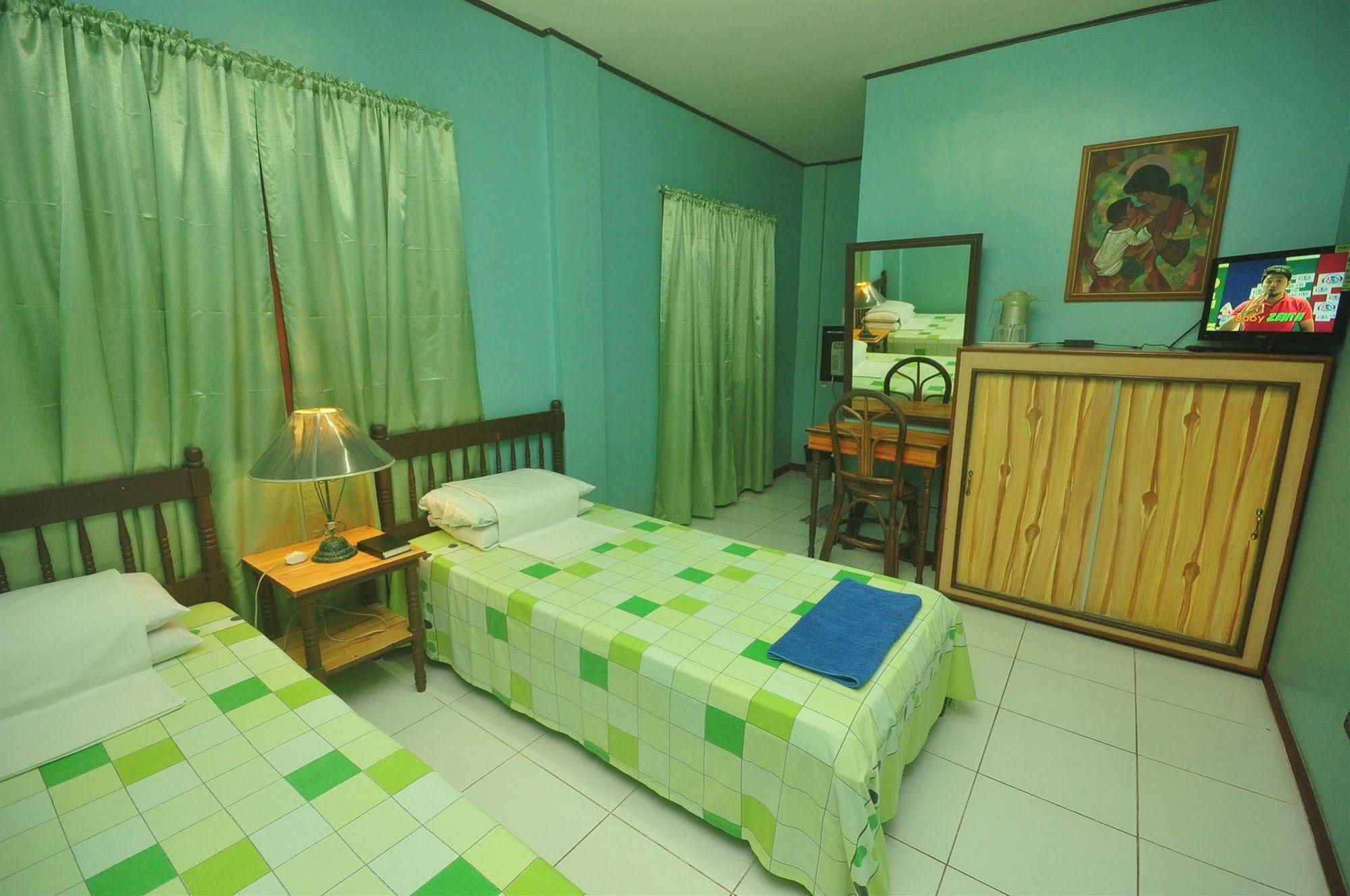 Lola Itang Pension House Tiniguiban Kültér fotó