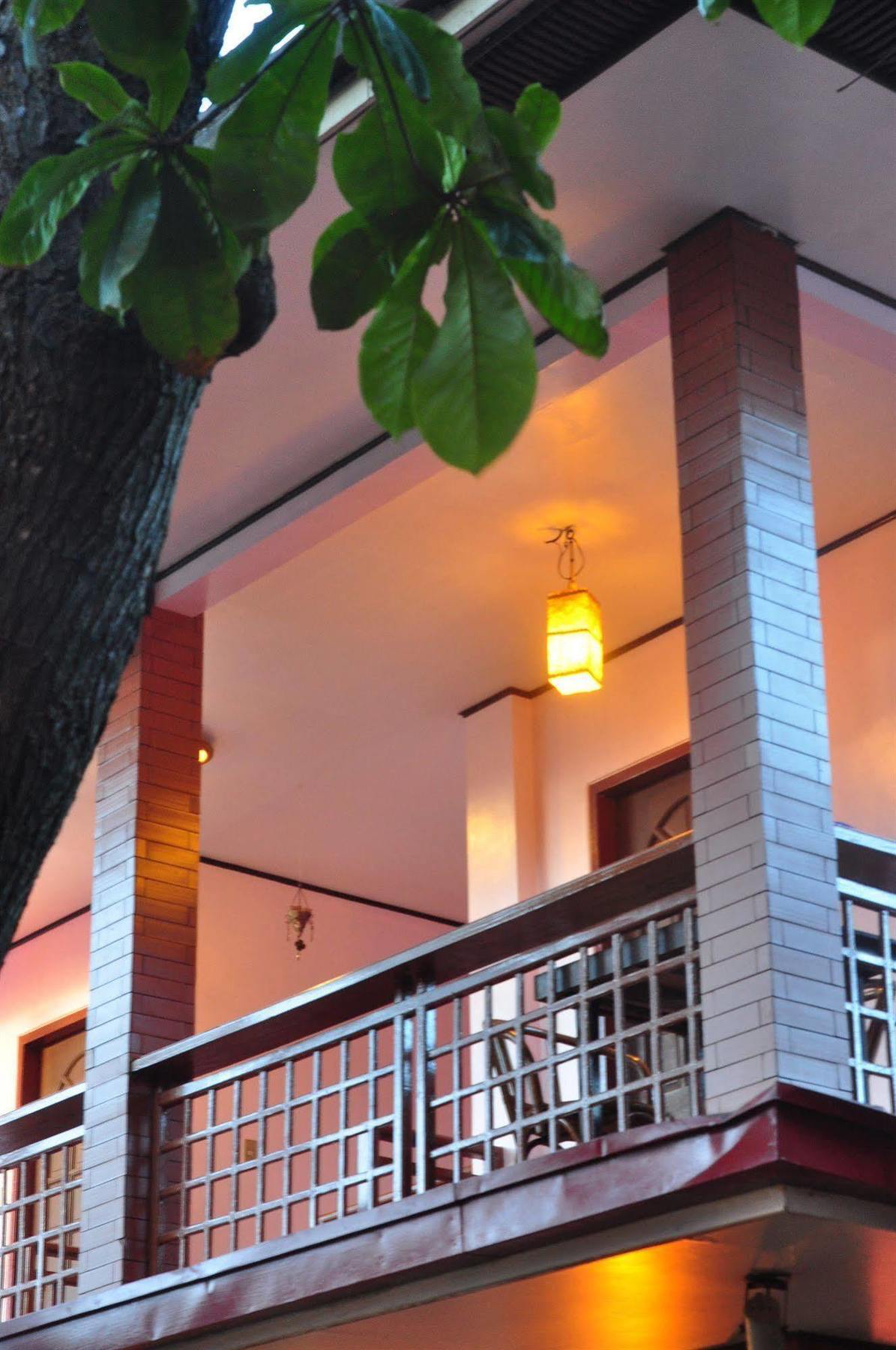 Lola Itang Pension House Tiniguiban Kültér fotó