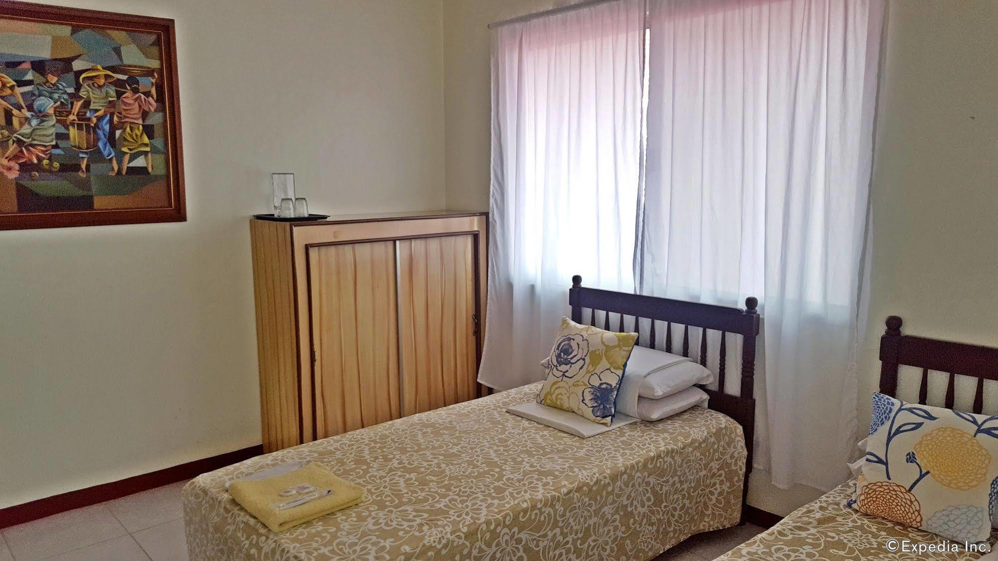 Lola Itang Pension House Tiniguiban Kültér fotó