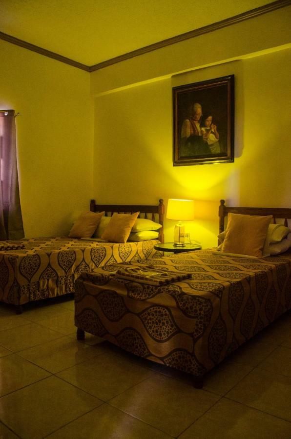 Lola Itang Pension House Tiniguiban Kültér fotó