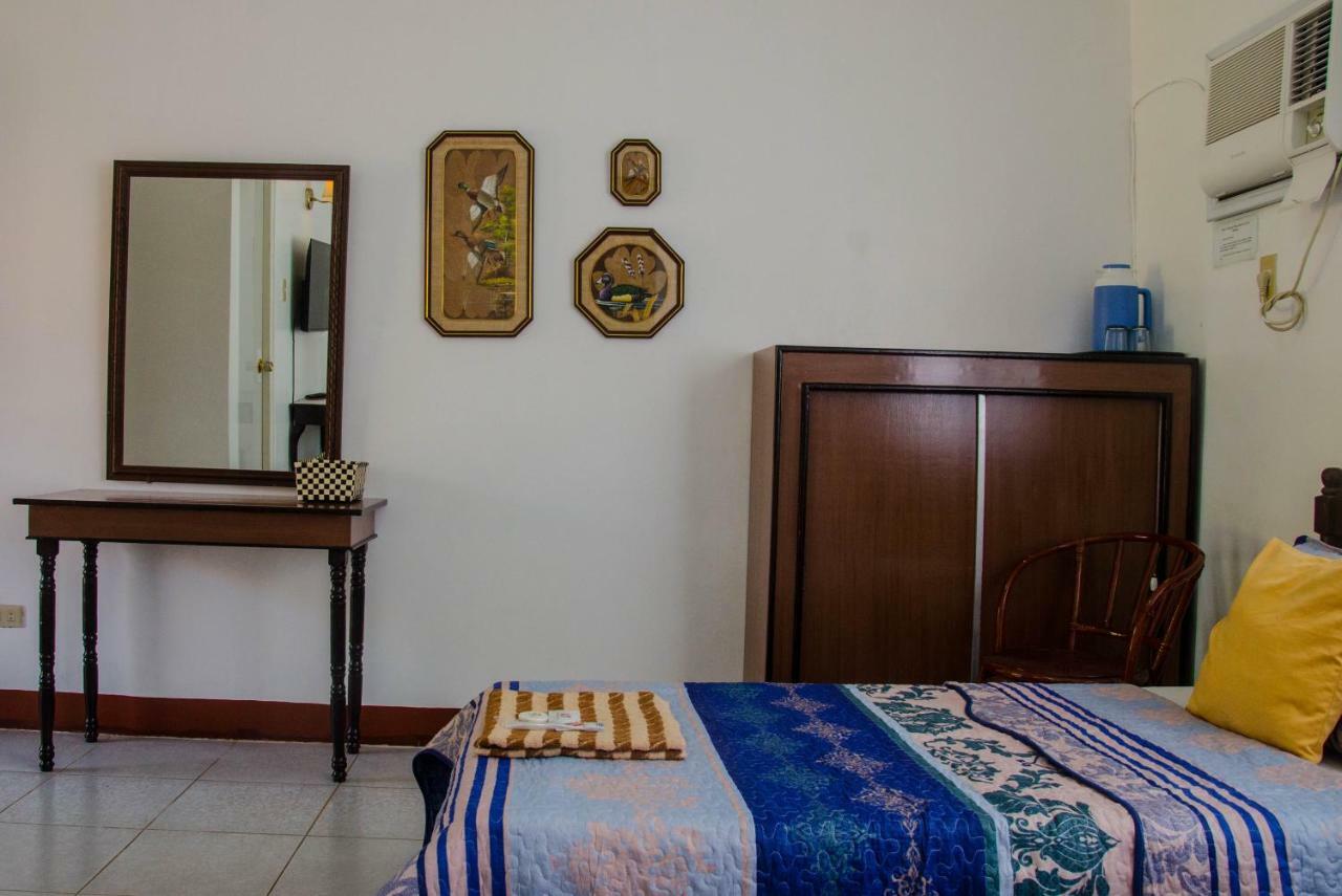 Lola Itang Pension House Tiniguiban Kültér fotó