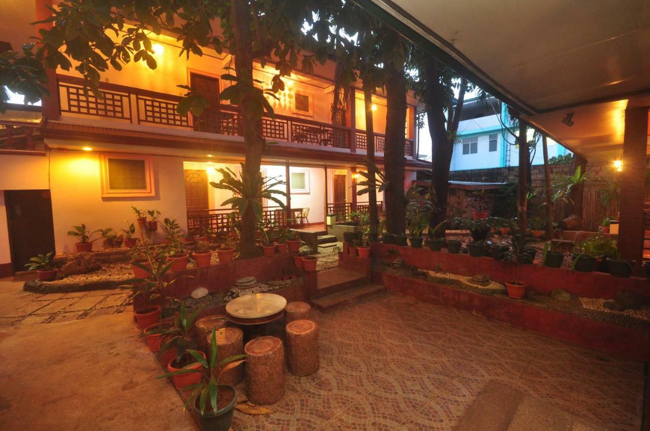 Lola Itang Pension House Tiniguiban Kültér fotó